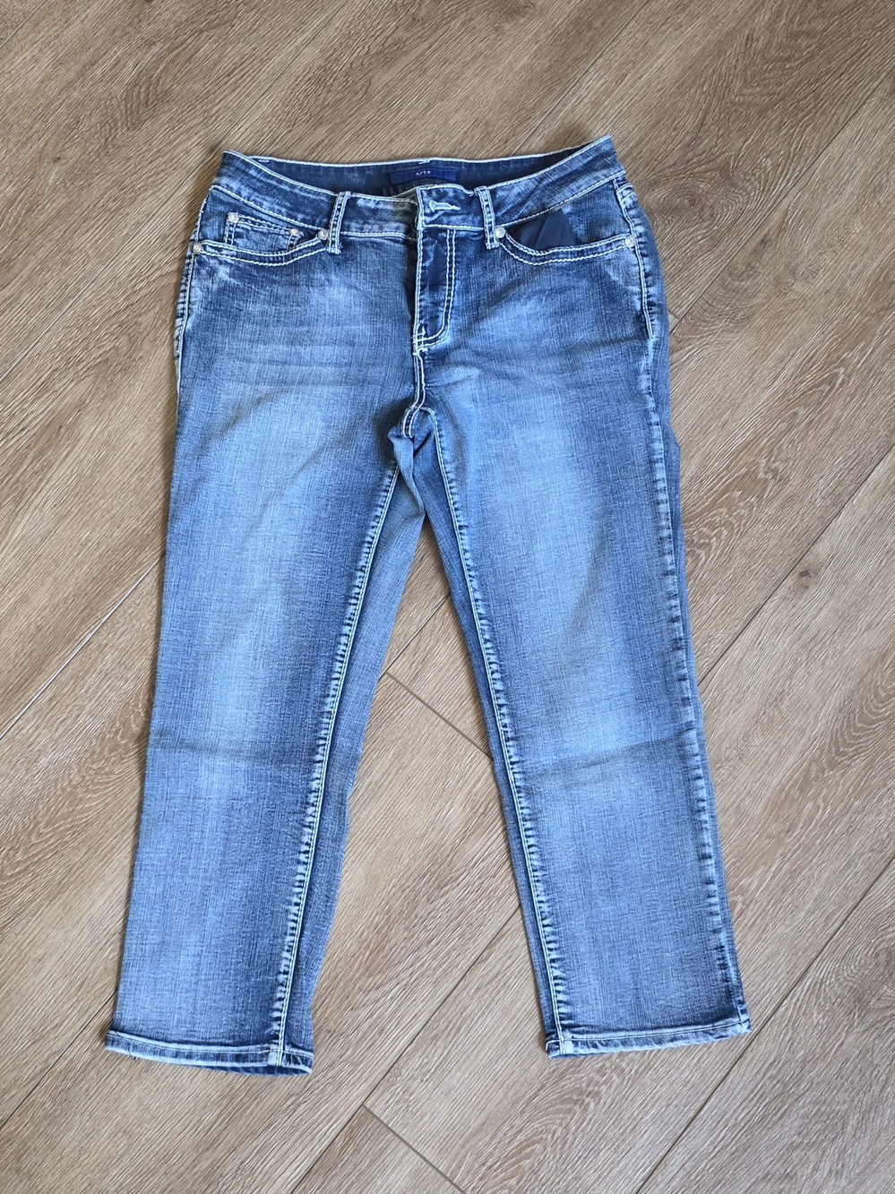 Apt. 9 Light Blue Cropped Stretch Denim Capris